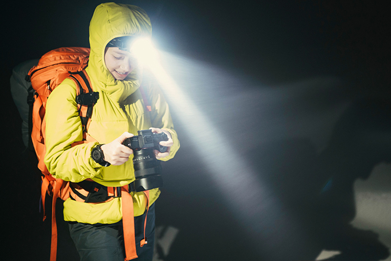 Latarka czołowa solarna z czujnikiem ruchu LS01 DecHLSol01