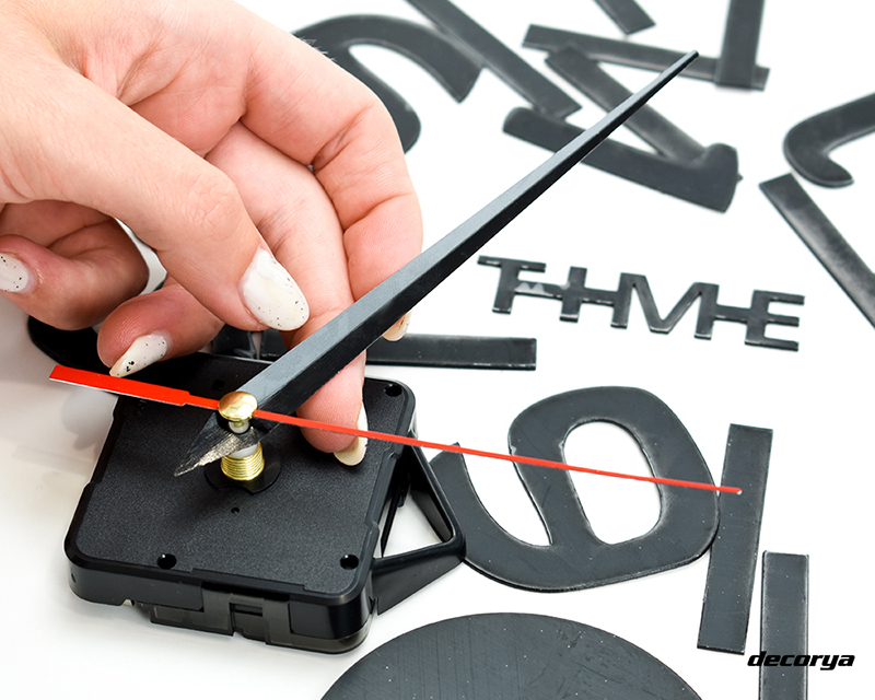 Zegar płynący naklejany na ścianę ZW01 Decorya - czarny ZGDECWALL01_BK