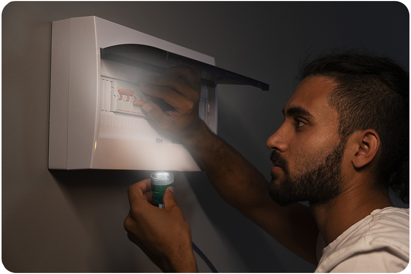 Latarka miniaturowa LED Zoom USB 1.5W