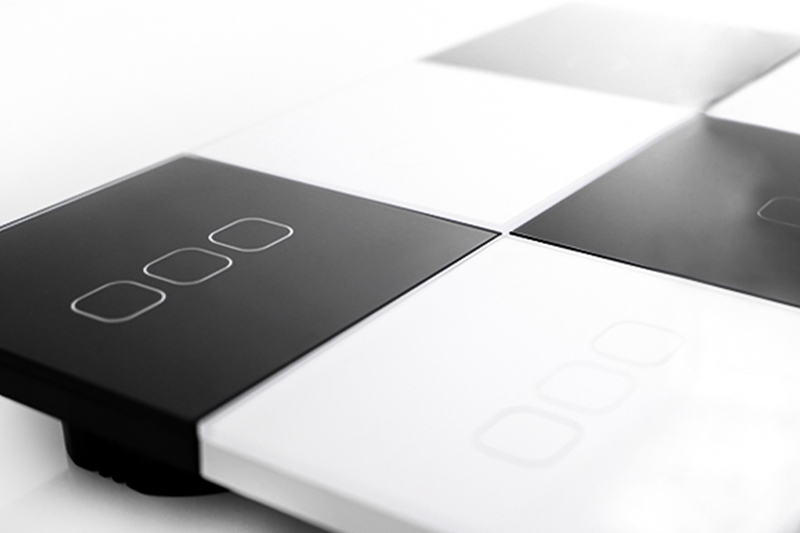 Włącznik światła dotykowy pojedynczy z pilotem – biały