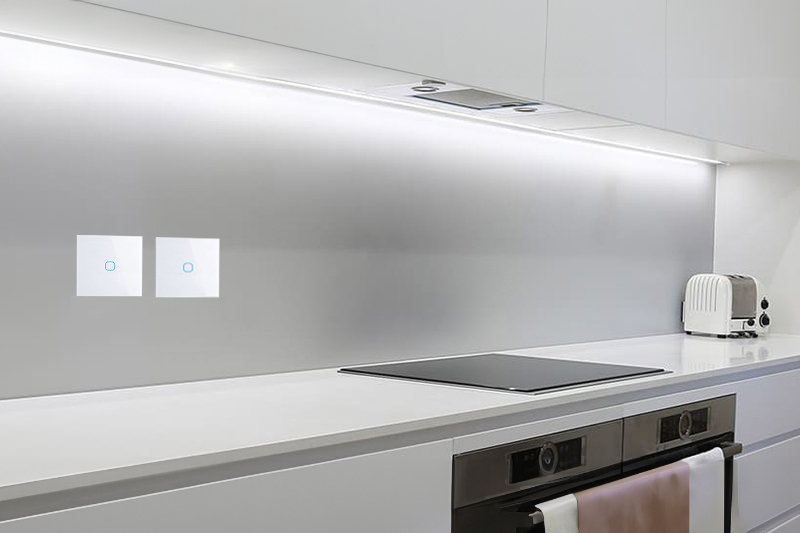 Włącznik światła dotykowy pojedynczy z pilotem – biały