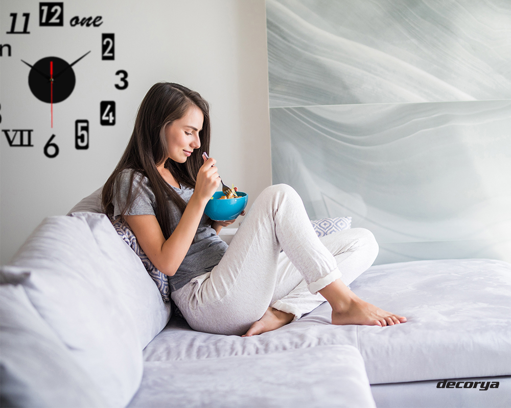 Zegar płynący naklejany na ścianę ZW02 Decorya - czarny