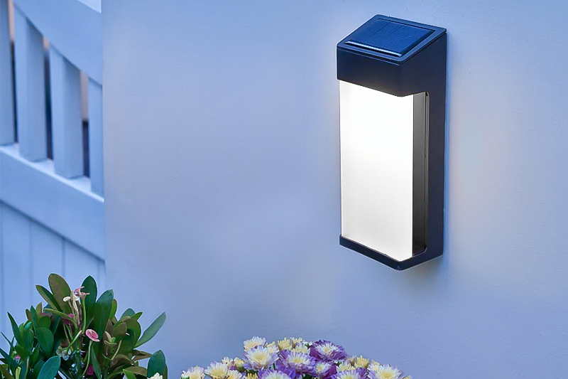 Kinkiet solarny LED z czujnikiem zmierzchu KSZ03