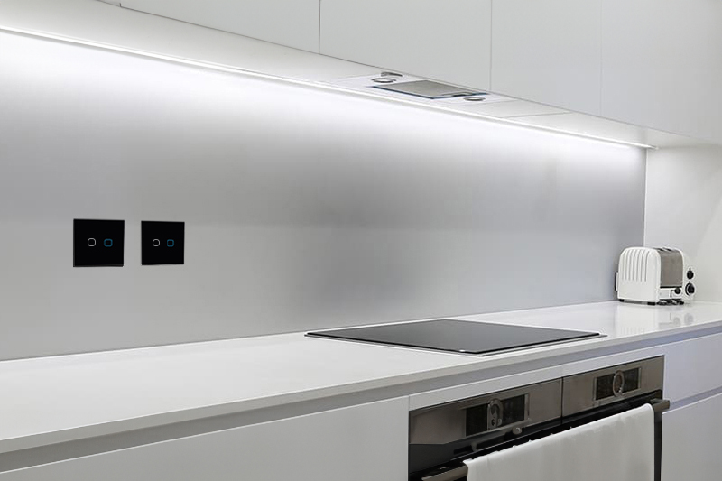 Włącznik światła dotykowy podwójny - czarny