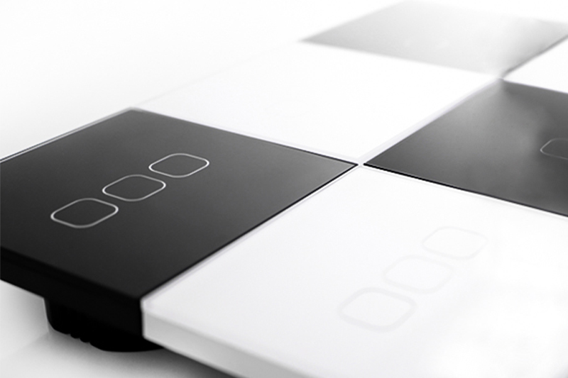 Włącznik światła dotykowy podwójny - biały