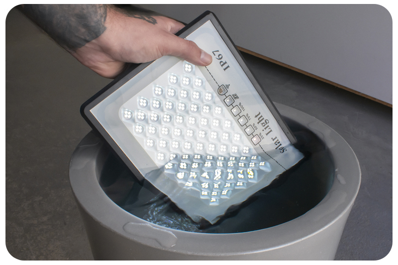 Naświetlacz solarny LED wodoodporny 100W IP67 z pilotem