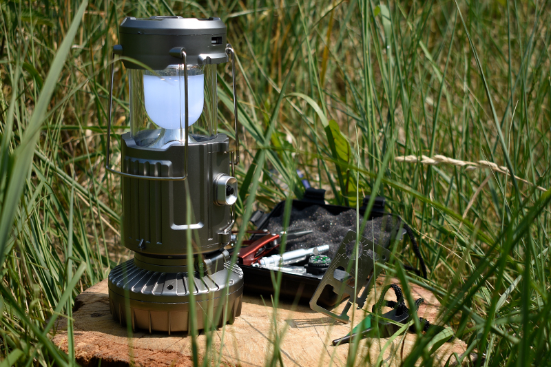 Lampka turystyczna solarna LED C05 3W 6000K na baterie