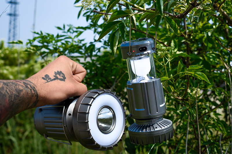 Lampka turystyczna solarna LED C05 3W 6000K na baterie