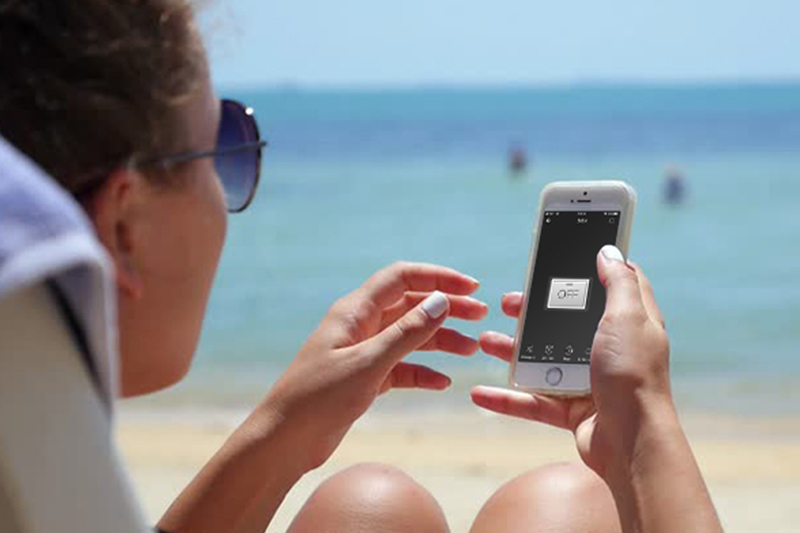 Włącznik światła dotykowy potrójny WiFi Tuya - czarny