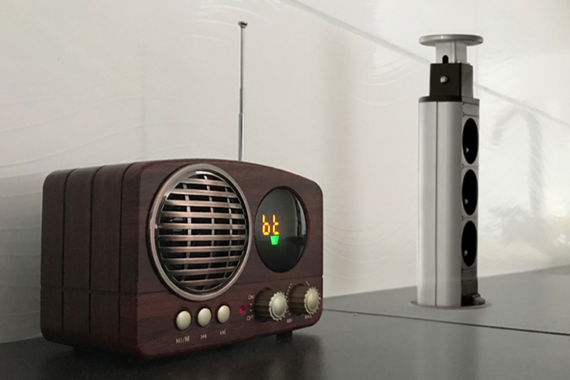 Gniazdo meblowe LiftBox wpuszczane w blat 3x230V