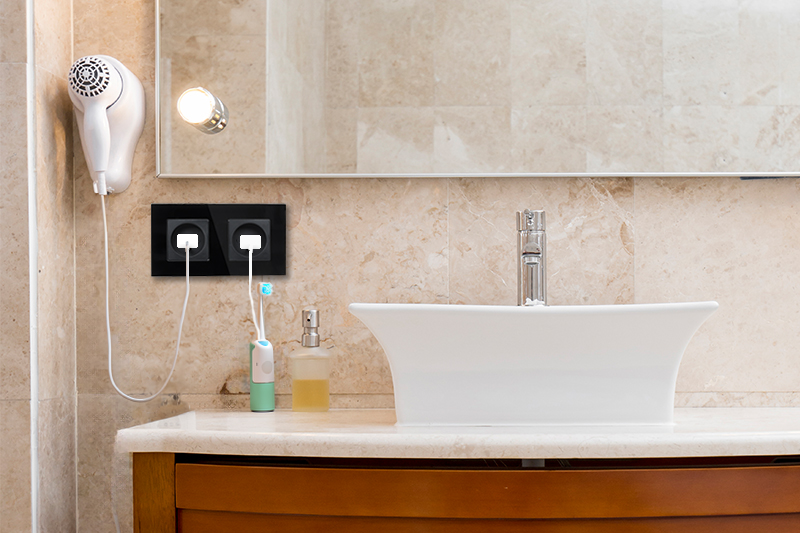 Gniazdo elektryczne szklane podwójne natynkowe 230V - czarne