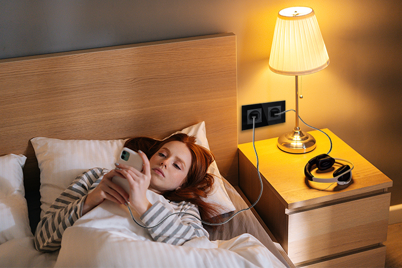 Gniazdo elektryczne szklane podwójne natynkowe 230V - czarne