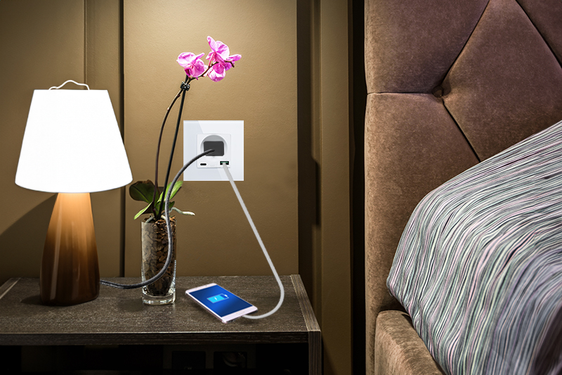 Gniazdo elektryczne szklane natynkowe 230V z 2xUSB - białe