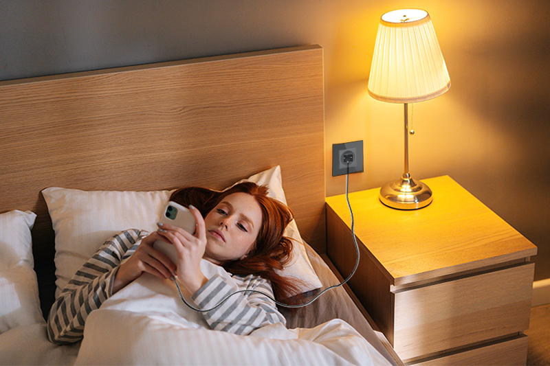 Gniazdo elektryczne szklane pojedyncze natynkowe 230V - czarne