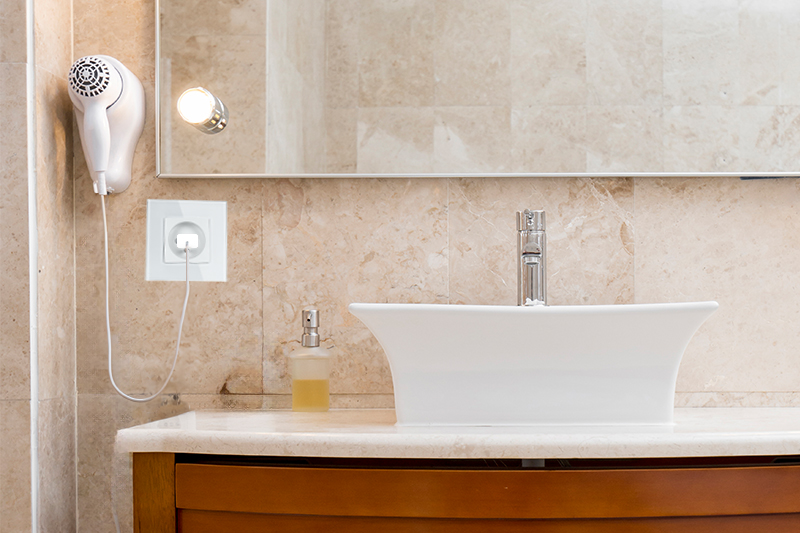 Gniazdo elektryczne szklane pojedyncze natynkowe 230V - białe