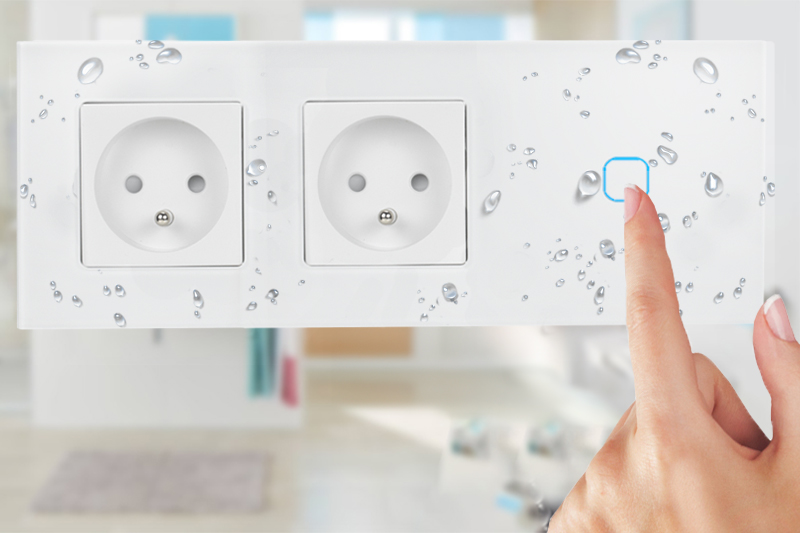 Włącznik dotykowy pojedynczy z gniazdem podwójnym 230V - biały