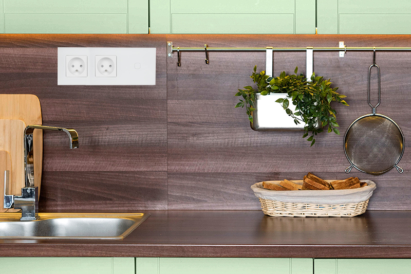 Włącznik dotykowy pojedynczy z gniazdem podwójnym 230V - biały