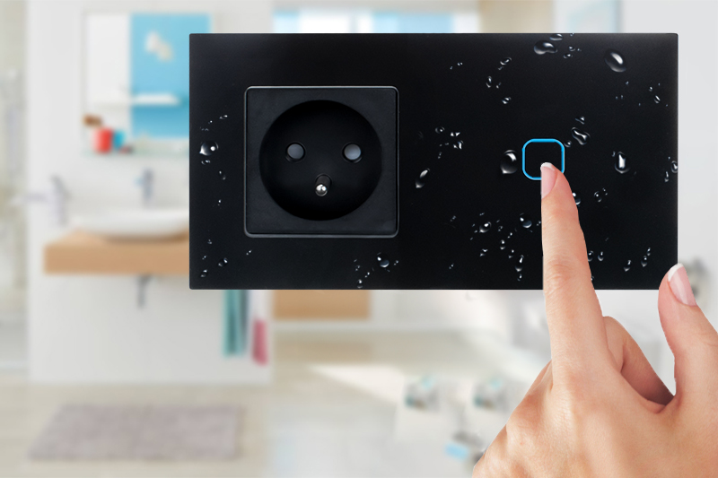 Włącznik dotykowy pojedynczy z gniazdem 230V 1+1 - czarny