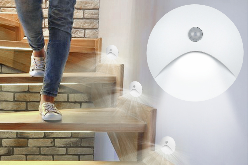 Oprawa schodowa LED Q15 z czujnikiem ruchu i zmierzchu - biała aluminiowa