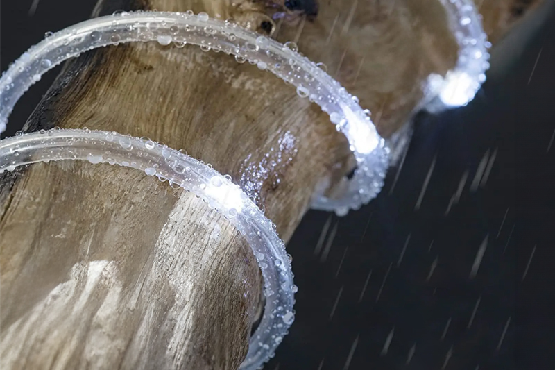 Wąż LED świetlny zewnętrzny barwa biała zimna IP67 z pilotem i z wtyczką 230V