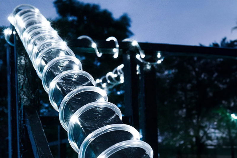 Wąż LED świetlny zewnętrzny barwa biała zimna IP67 z pilotem i z wtyczką 230V